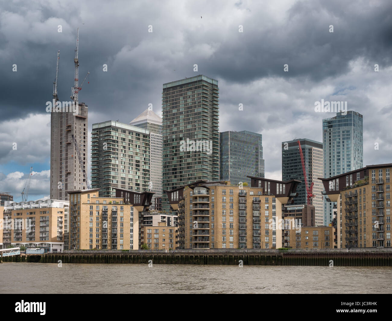 Toits de Londres avec les immeubles de bureaux vu de la Tamise Banque D'Images