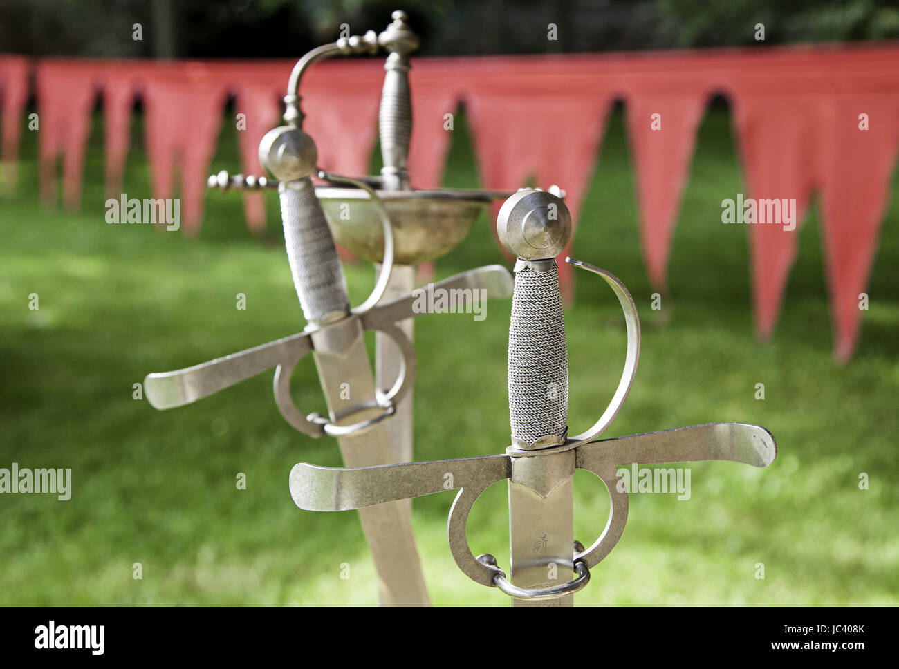 Arme De Guerre Médiévale En 5 Lettres Épées médiévales, détail de l'ancienne arme de guerre, l'histoire et la  mort, l'arme blanche Photo Stock - Alamy