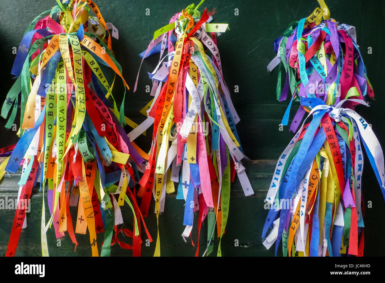 Des rubans colorés typiques à l'Igreja Nosso Senhor do Bomfin, Salvador da Bahia, Brésil Banque D'Images