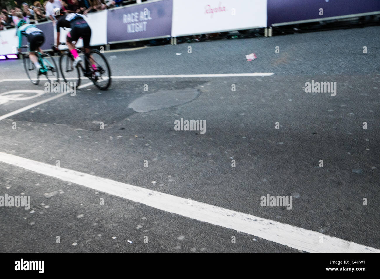 Les femmes de l'élite à la course du 2017 Raphaël nocturne autour de London City Banque D'Images