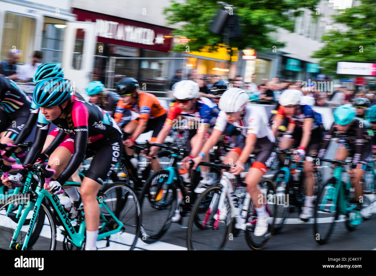 Les femmes de l'élite à la course du 2017 Raphaël nocturne autour de London City Banque D'Images