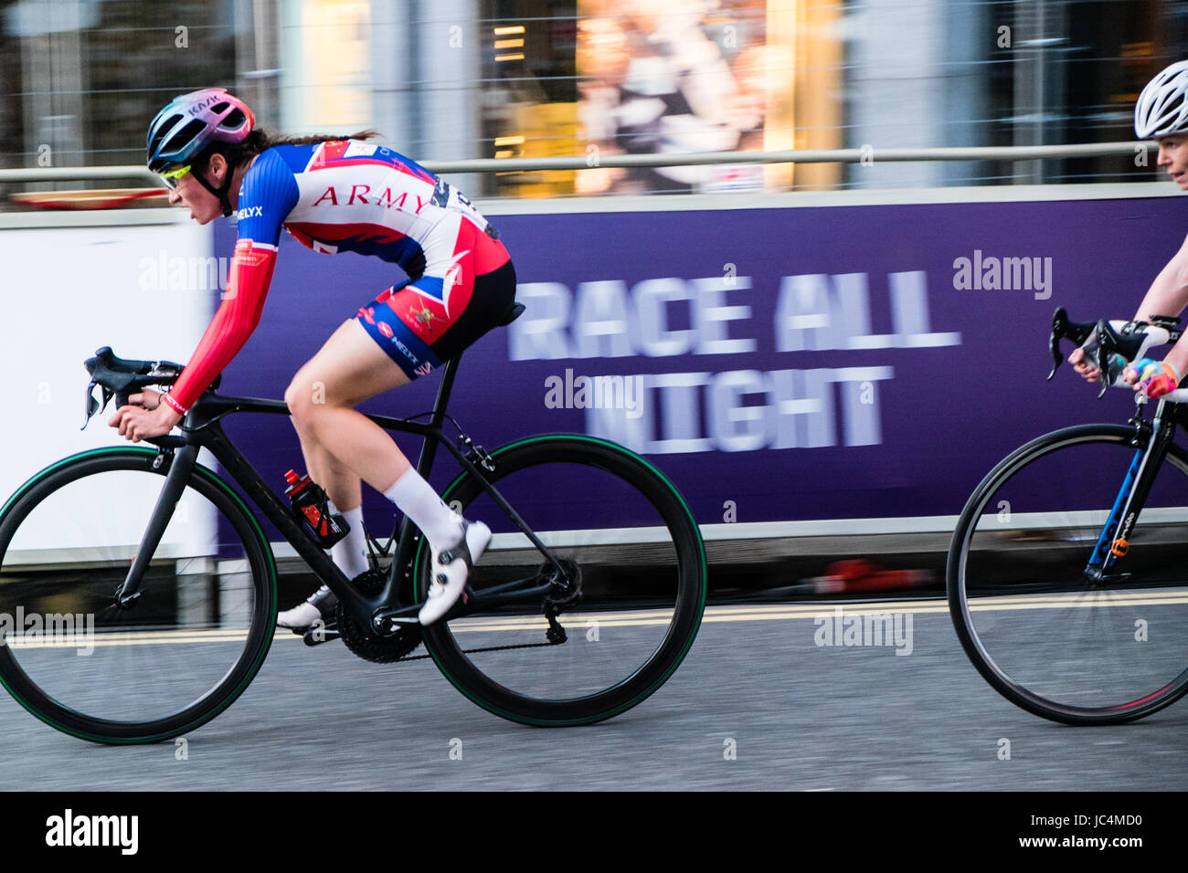 Les femmes de l'élite à la course du 2017 Raphaël nocturne autour de London City Banque D'Images