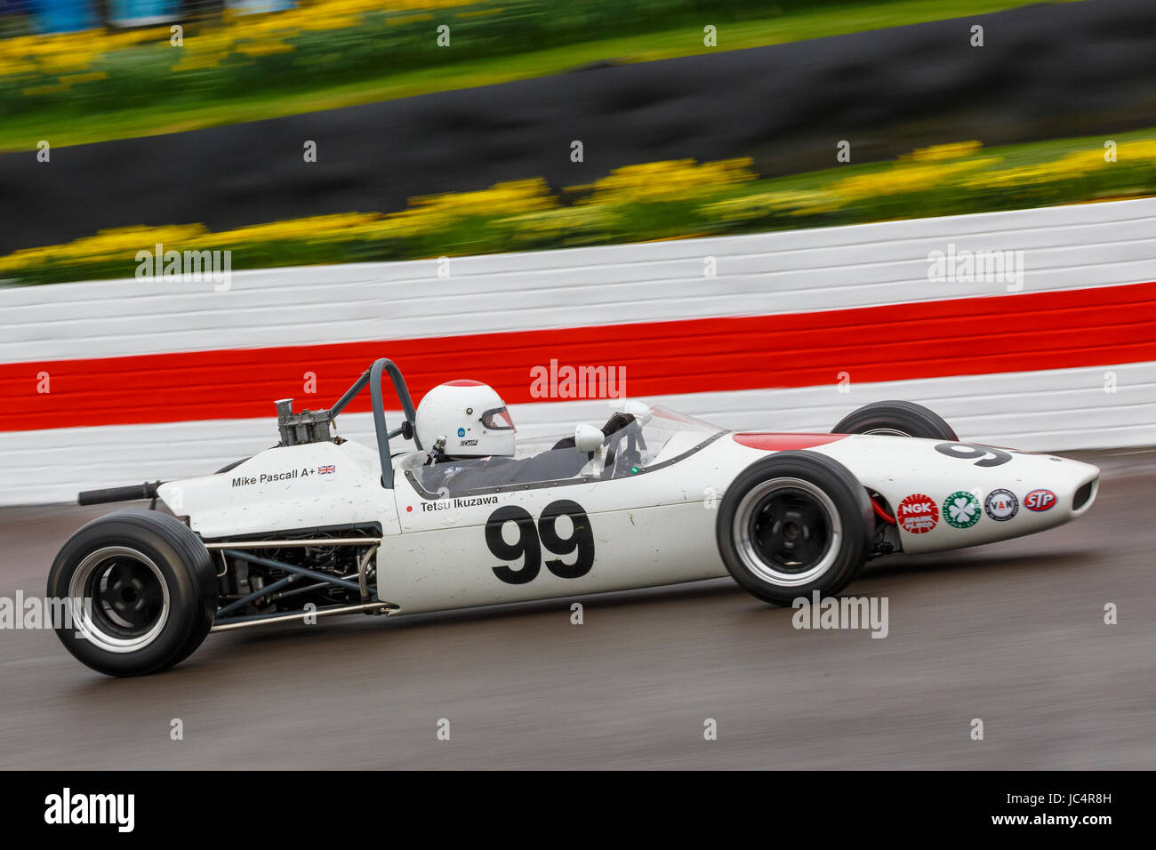 1967 Brabham-Ford BT21 avec pilote Mike Pascall durant la Coupe du Derek Bell à Goodwood GRRC MEMBRES 75e séance, Sussex, UK. Banque D'Images
