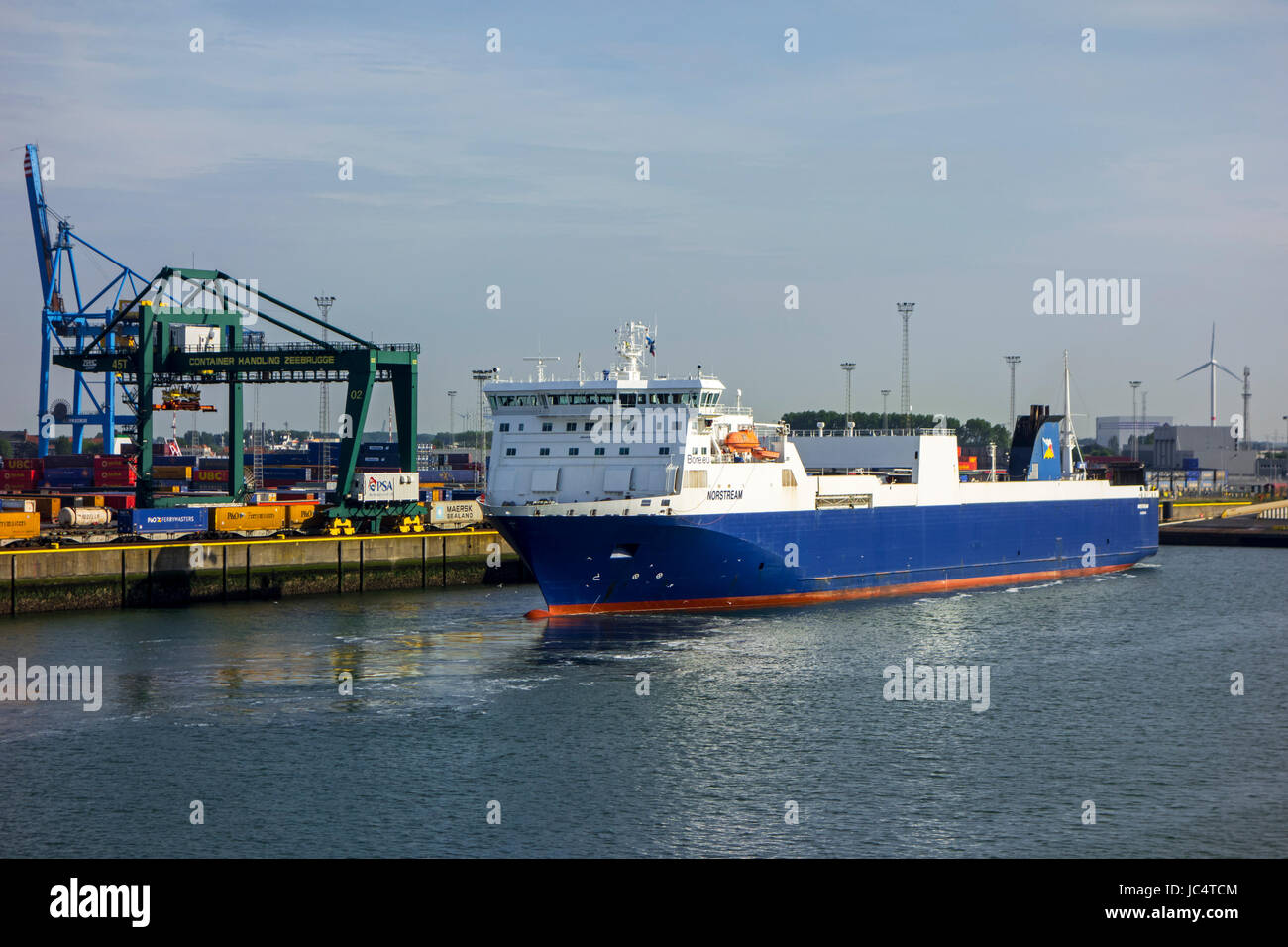Mme Norstream, fret ferry / ro-ro cargo dans le port de Zeebrugge, Belgique Banque D'Images