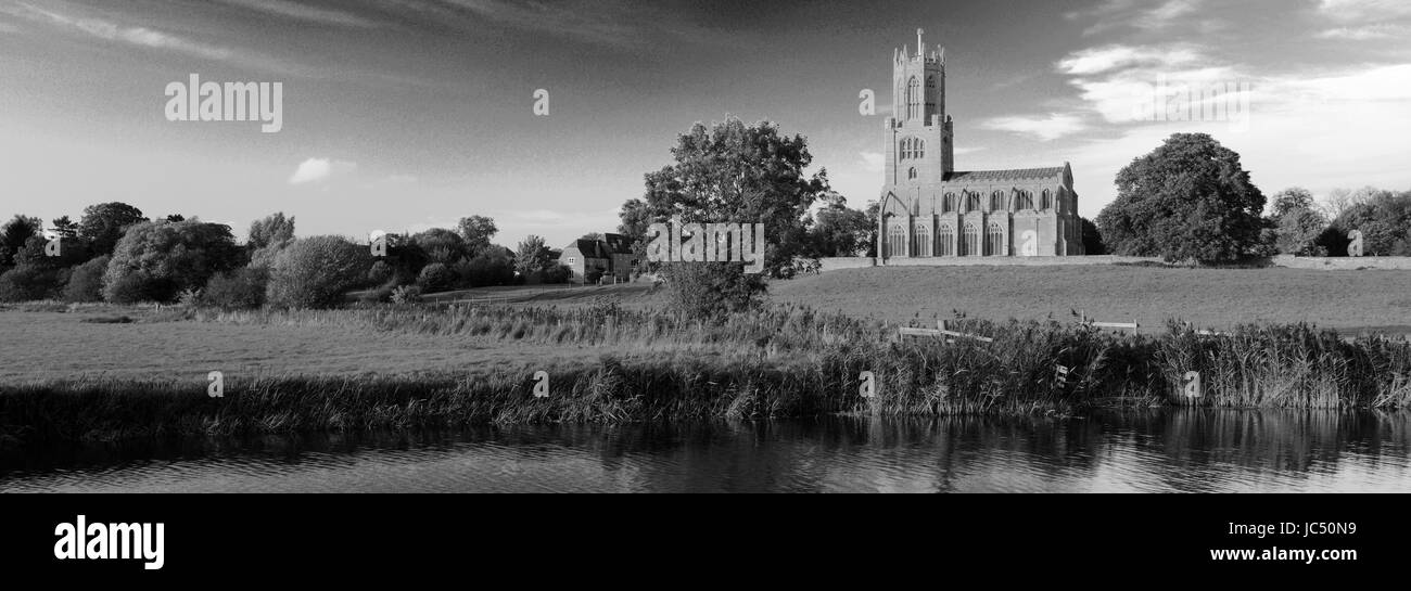 L'automne, St Mary and All Saints Church, de la rivière Nene, village Fotheringhay, Northamptonshire, Angleterre, Grande-Bretagne, Royaume-Uni Banque D'Images