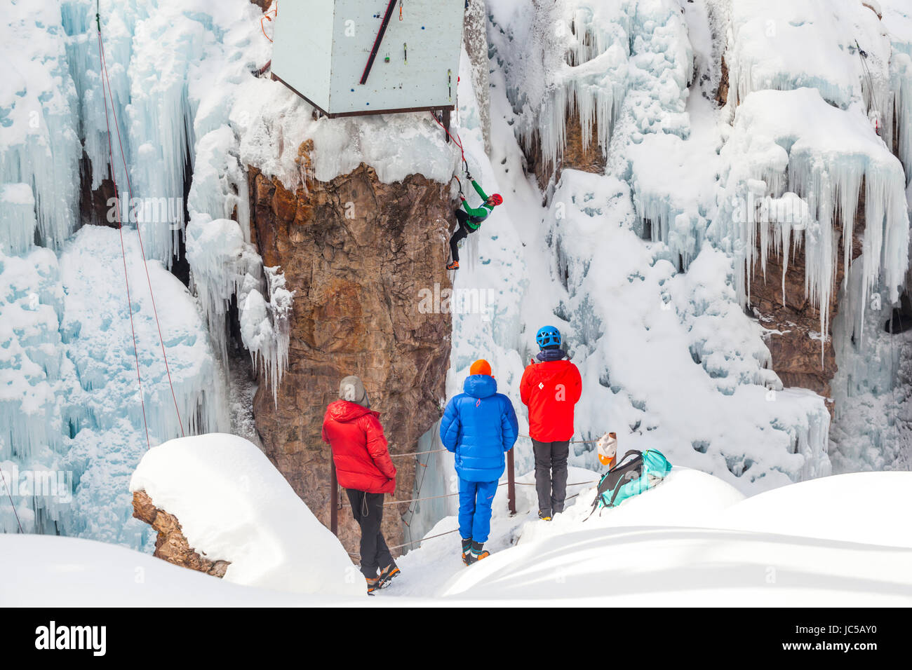 Rafal Andronowski participe à Ouray Ice Festival 2016 l'escalade mixte élite compétition à l'Ice Park à Ouray, Colorado. Andronowski a terminé 12e dans la division des hommes. Banque D'Images