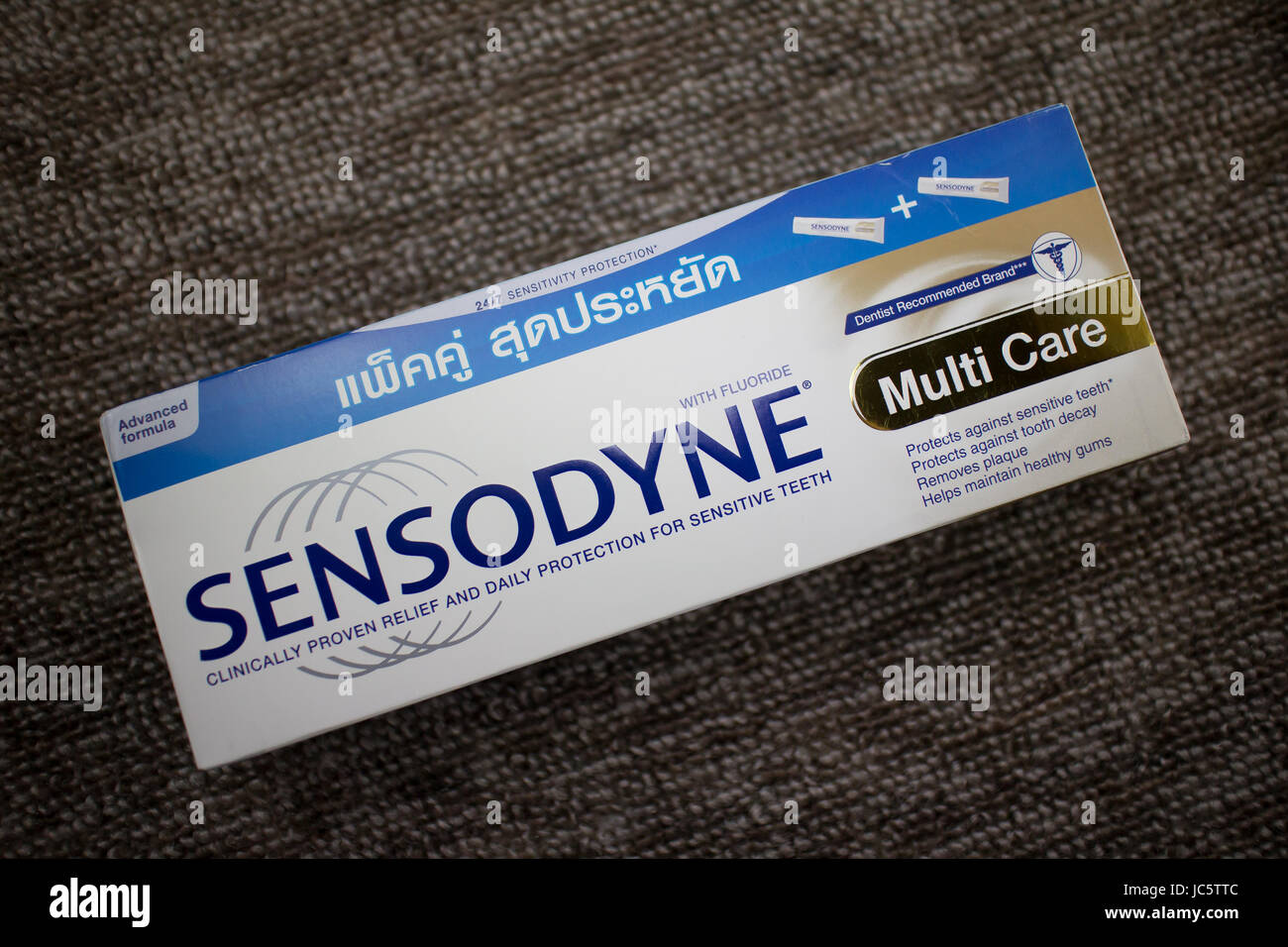 CHIANG MAI, THAÏLANDE - 14 juin 2017 : le produit tiré de dentifrice Sensodyne. Pour les dents sensibles. Banque D'Images