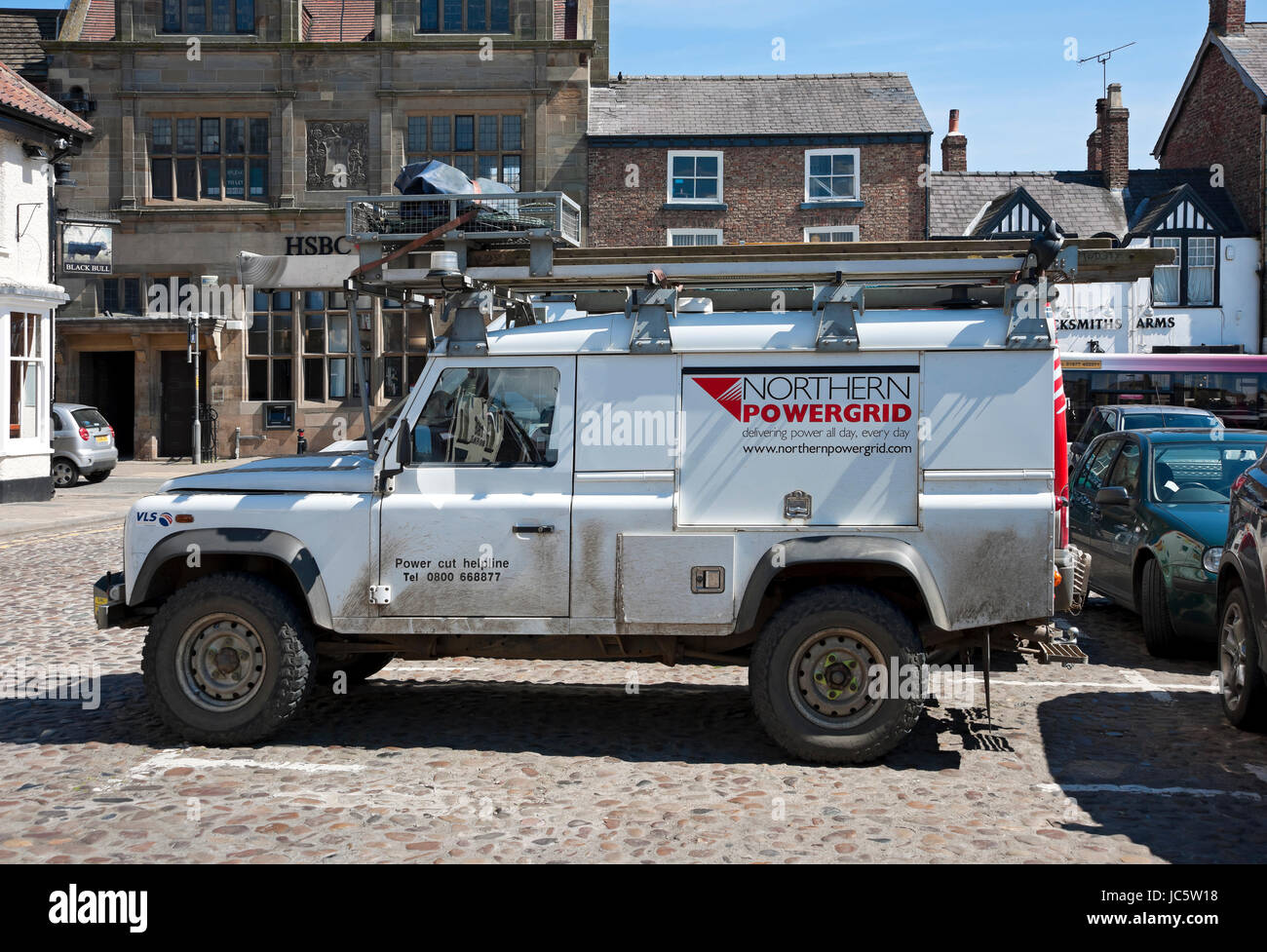 Véhicule de camionnette Northern Powergrid stationné dans le centre-ville Thirsk North Yorkshire Angleterre Royaume-Uni GB Grande-Bretagne Banque D'Images