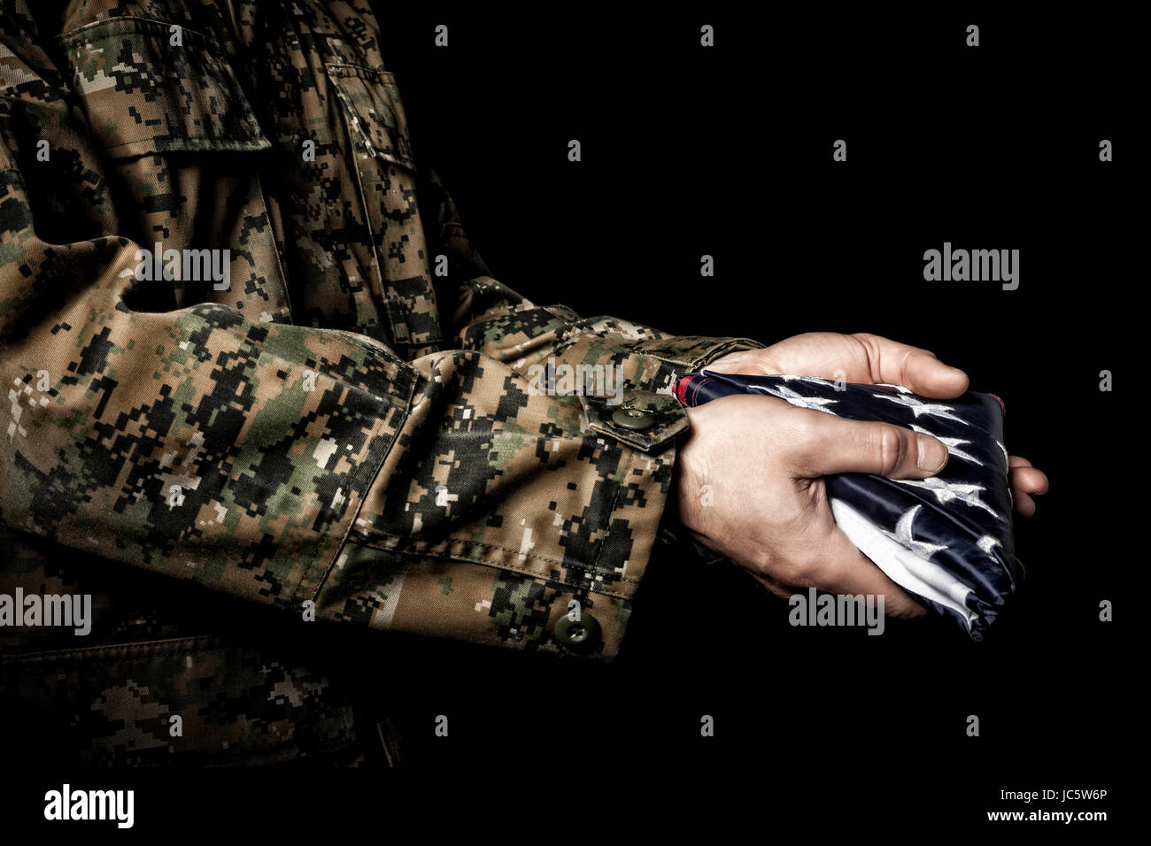 Soldat de l'armée américaine avec drapeau fois ancienne gloire Banque D'Images