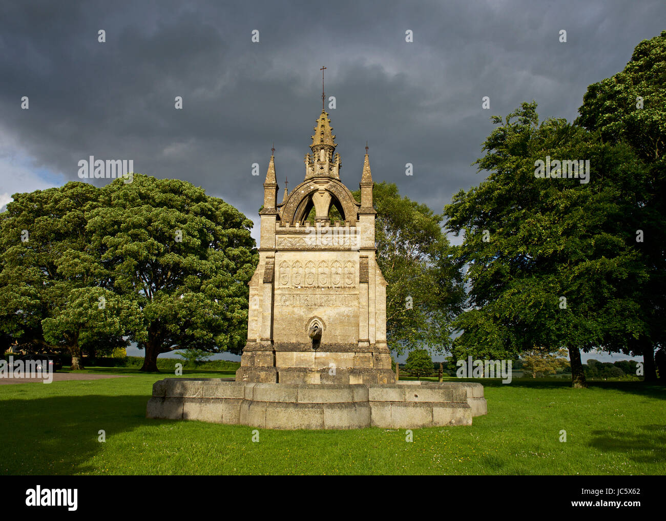 Fontaine Memorial dans le village de Churchill, Oxfordshire, UK Banque D'Images