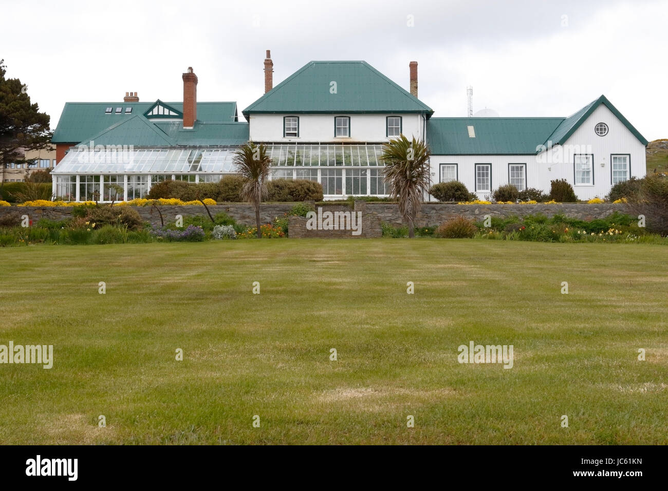 La maison du gouvernement, Stanley, Îles Falkland, montrant des biens avant Banque D'Images