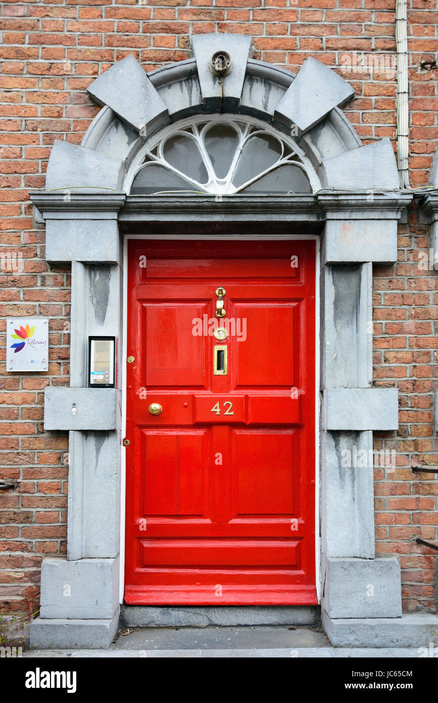 Porte de couleur, maison, Parliament Street, Kilkenny, Irlande, Grande-Bretagne / T ?  ?R, Bunte Tuer, Haus, Irlande, Lettonie / Baumann Banque D'Images