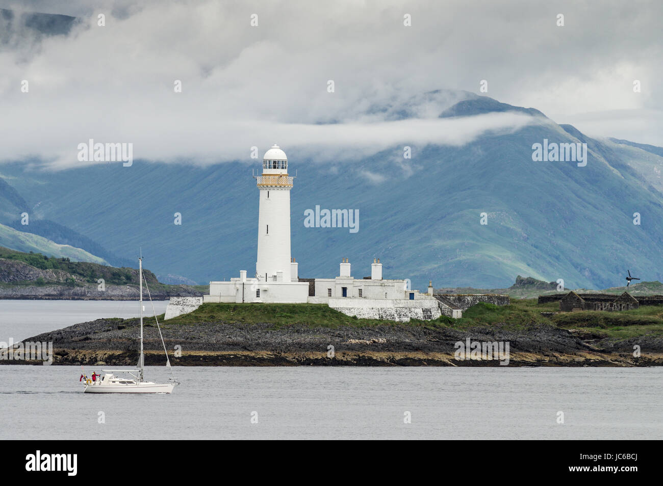 Musdile Eilean phare sur le chemin de l'île de Mull dans les Hébrides intérieures Banque D'Images