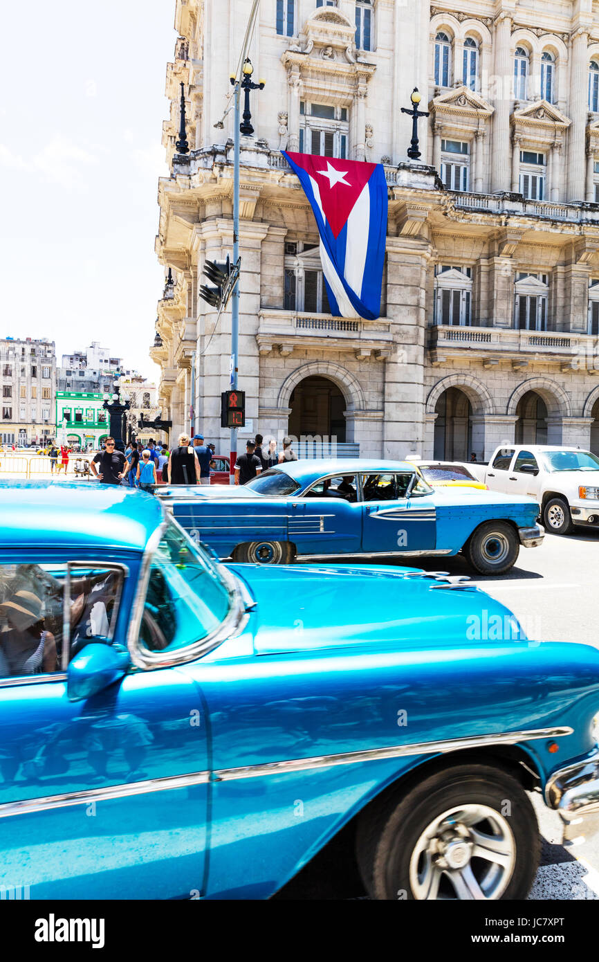 Classic american car dans les rues de La Havane, Cuba La Havane Cuba La Havane vieille voiture rue typique de Habana Vieja, histoire de Cuba Banque D'Images
