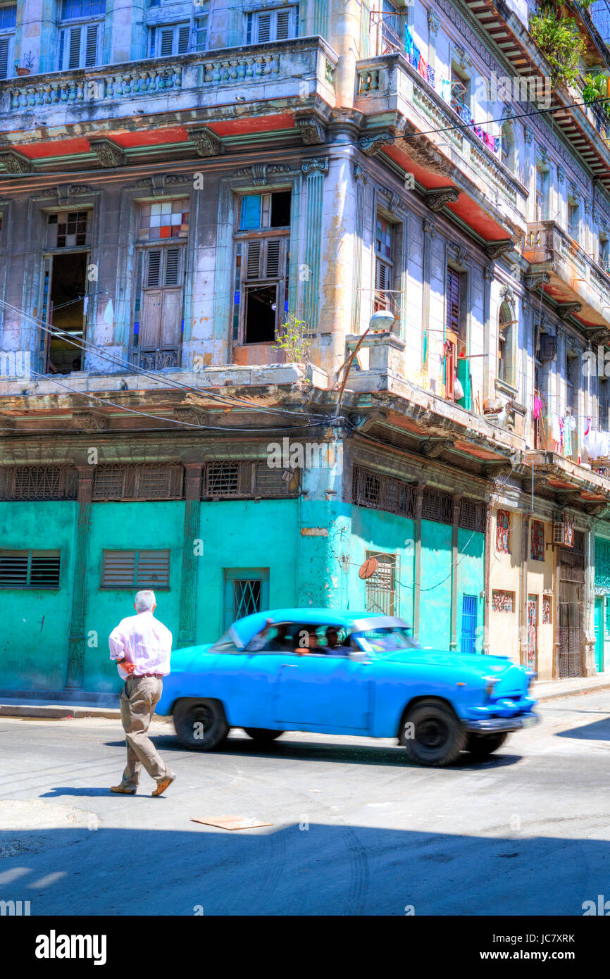 Classic american car dans les rues de La Havane, Cuba La Havane Cuba La Havane vieille voiture rue typique de Habana Vieja, histoire de Cuba Banque D'Images