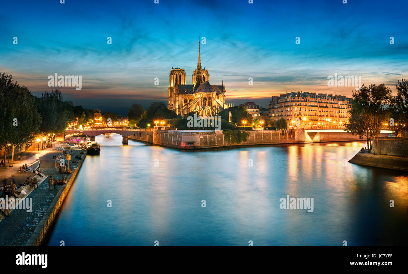 L'Ile de la Cité et Notre Dame au coucher du soleil, Paris, France Banque D'Images