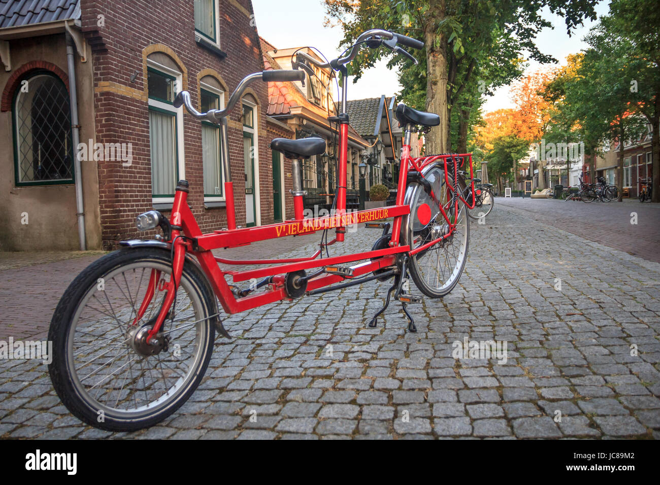 le vélo rouge Banque D'Images