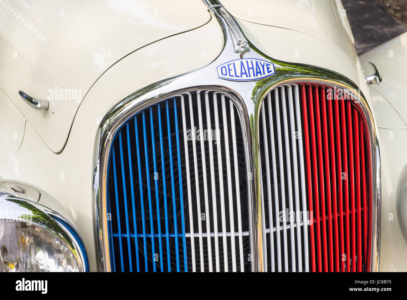 GROSSE POINTE SHORES, MI/USA - Juin 13, 2017 : un Coupé 1938 Delahaye 135 MS auvent à la conception EyesOn car show. Banque D'Images