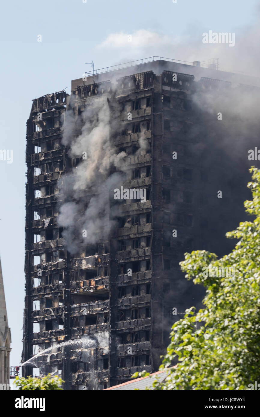 Londres, Royaume-Uni. 14 Juin, 2017. Incendie à Londres Tour de Grenfell. Credit : Andy Morton/Alamy Live News Banque D'Images