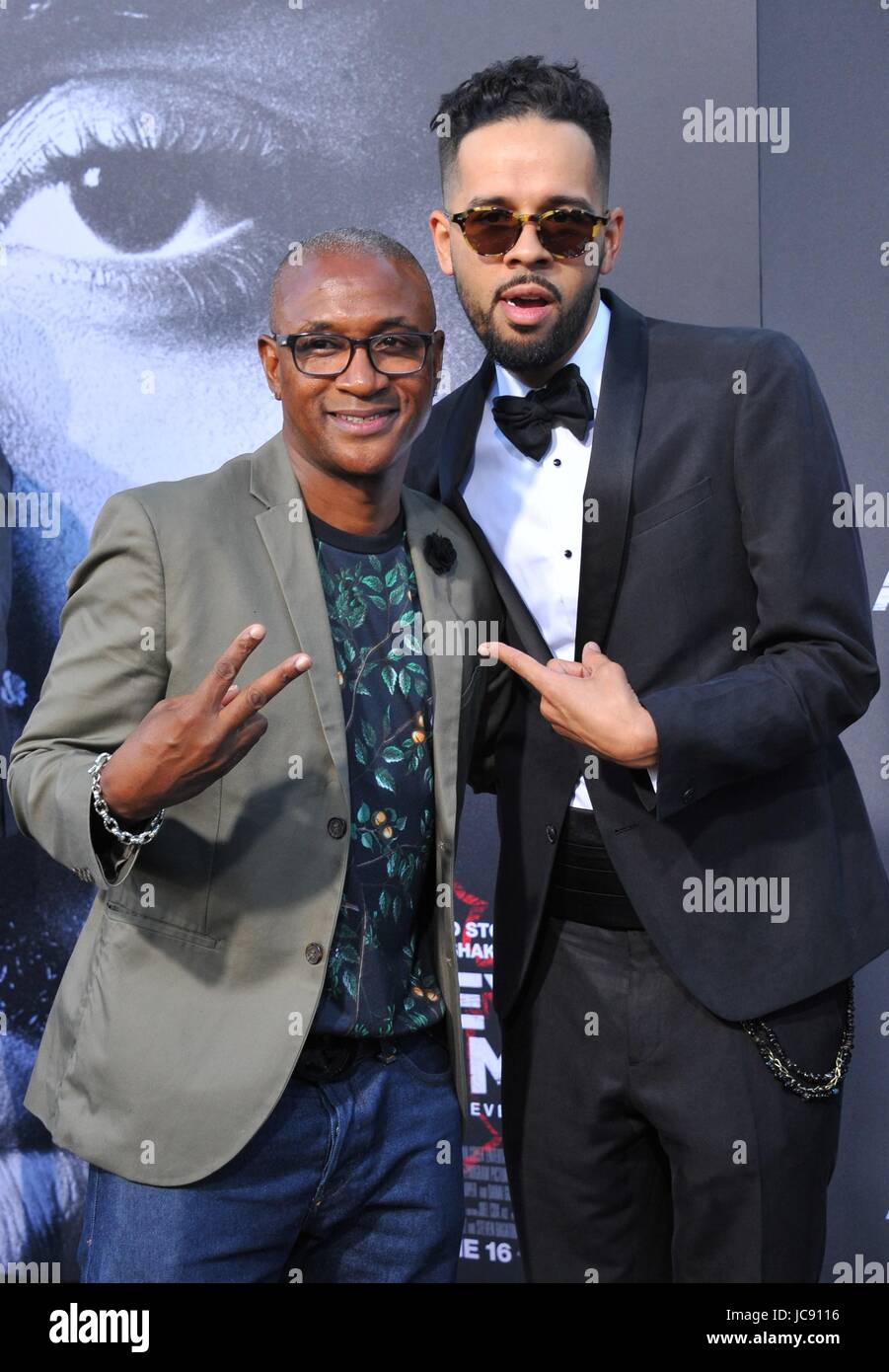 Los Angeles, CA, USA. 14 Juin, 2017. Tommy Davidson, Chris Clarke aux arrivées pour tous EYEZ ON ME Premiere, Regency Westwood Village Theatre, Los Angeles, CA, 14 juin 2017. Credit : Dee Cercone/Everett Collection/Alamy Live News Banque D'Images