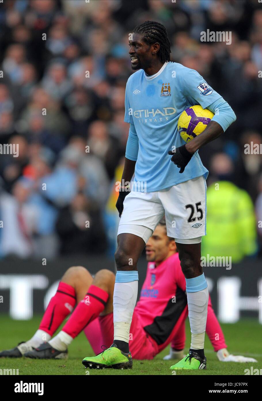 EMMANUEL ADEBAYOR CÉLÈBRE MANCHESTER CITY V PORTSMOUTH CITY OF MANCHESTER EASTLANDS ST Manchester en Angleterre le 31 janvier 2010 Banque D'Images