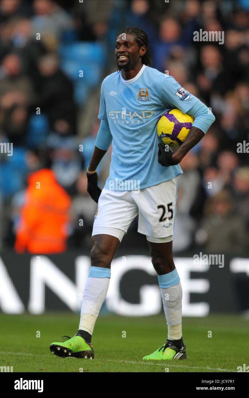 EMMANUEL ADEBAYOR CÉLÈBRE MANCHESTER CITY V PORTSMOUTH CITY OF MANCHESTER EASTLANDS ST Manchester en Angleterre le 31 janvier 2010 Banque D'Images