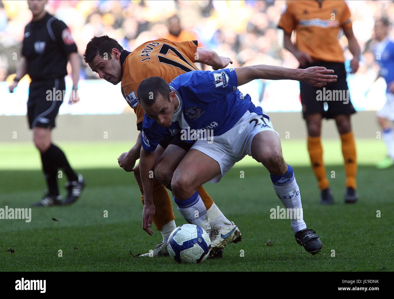 LEON OSMAN & MATT JARVIS LOUPS V EVERTON MOLINEUX STADIUM WOLVERHAMPTON ENGLAND 27 Mars 2010 Banque D'Images