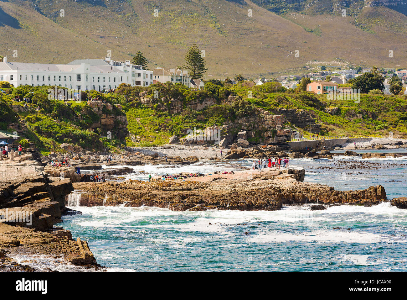 HERMANUS, AFRIQUE DU SUD - 4 octobre 2015 : personnes non identifiées à Hermanus pour Whale Festival. Hermanus est célèbre pour le sud des baleines franches. Banque D'Images