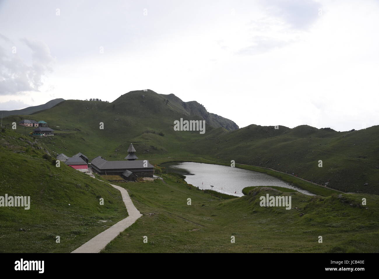 Prasher Rishi Prasher lake temple nature view Banque de photographies et d’images à ...