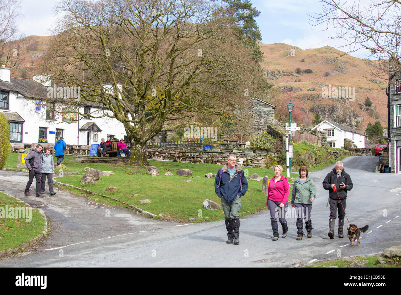 Balade dans le Lake District à Lake Road, Langdale, Cumbria, Royaume-Uni Banque D'Images