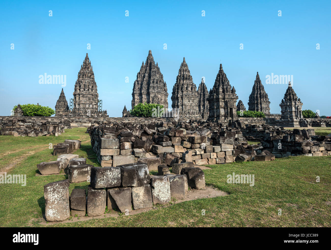 Temple Hindou de Prambanan, stupas, Khétt Siĕm Réab, Java, Indonésie Banque D'Images