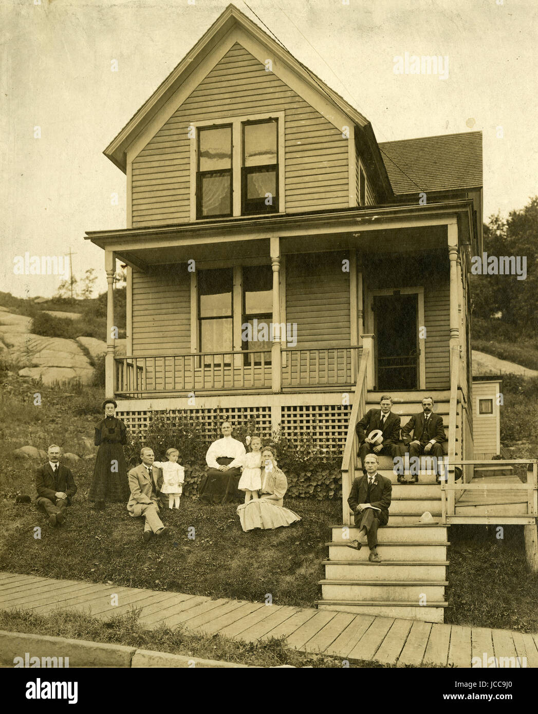 3 septembre 1907 anciens, photographie, Maison et famille à Duluth, Minnesota. SOURCE : photographie originale. Banque D'Images