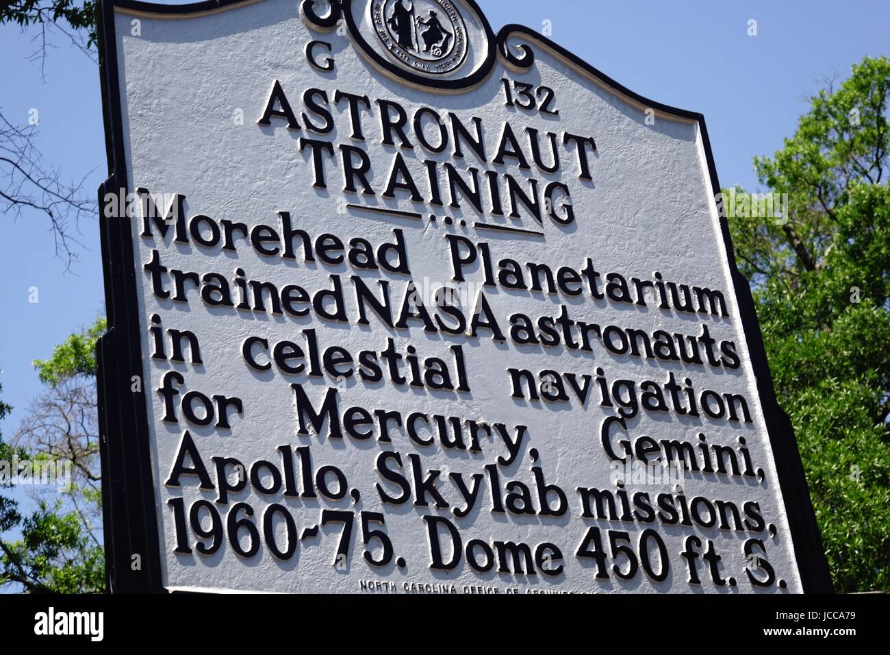 La formation d'une plaque commémorant les astronautes de la NASA à Morehead Planetarium, University of North Carolina, Chapel Hill, Caroline du Nord. Banque D'Images