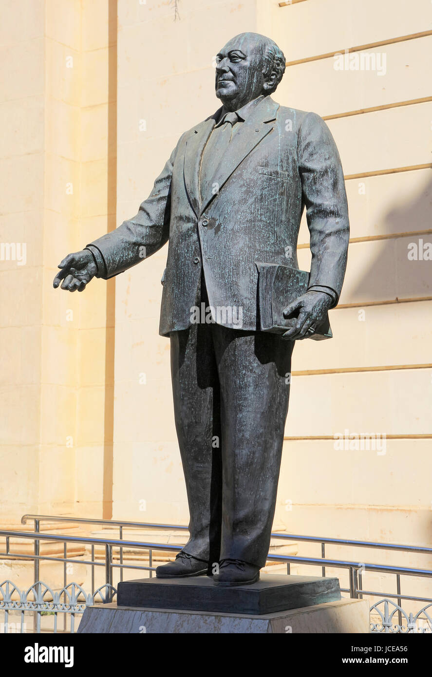 Statue à La Valette de Guido de Marco 1931-2010 ancien président de Malte Banque D'Images