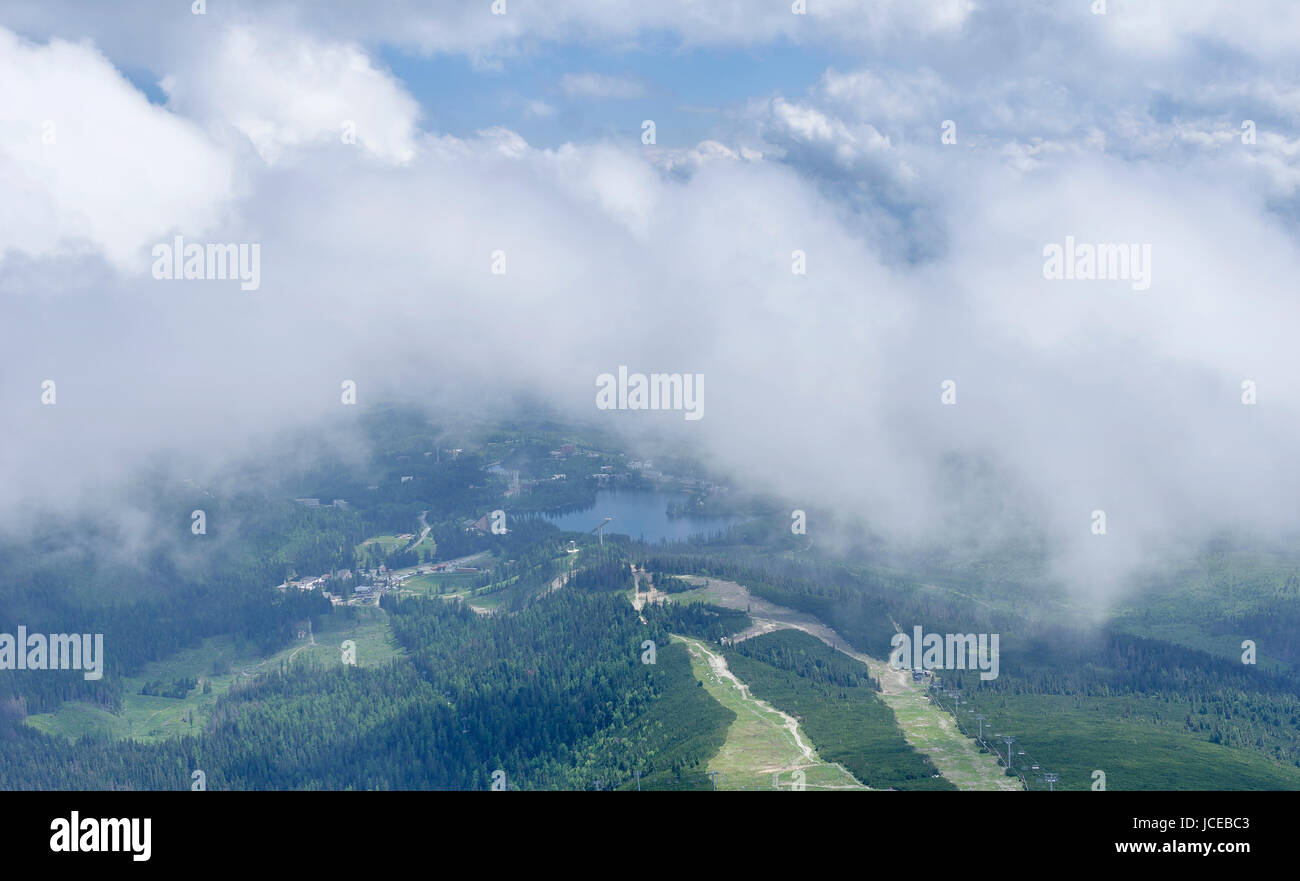 Tatras. Paysage de montagne en un jour brumeux. Banque D'Images