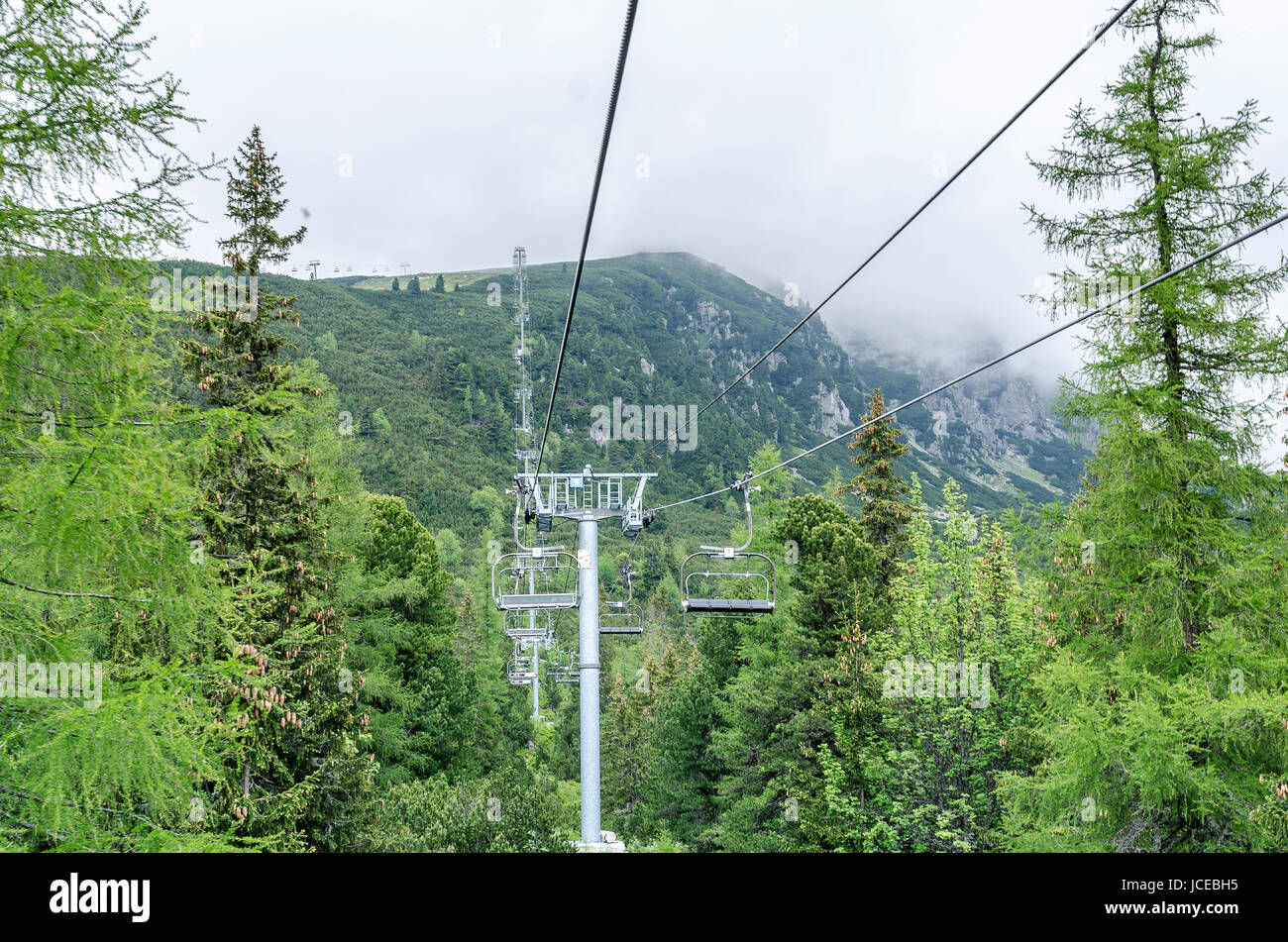 Hautes Tatras, Slovaquie - 11 juin : téléski téléphérique menant à Predne Solisko sommet de montagnes Tatra, le 11 juin 2017 à Hautes Tatras, en Slovaquie. Banque D'Images