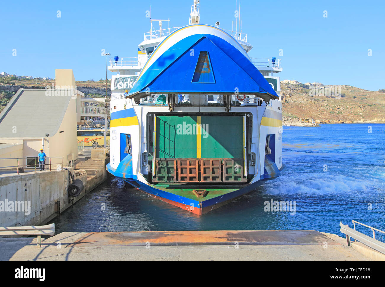 Débarquement au port de ferry de véhicule, Gozo Channel Line Ferries, Mgarr Ferry Terminal, Gozo, Malte Banque D'Images