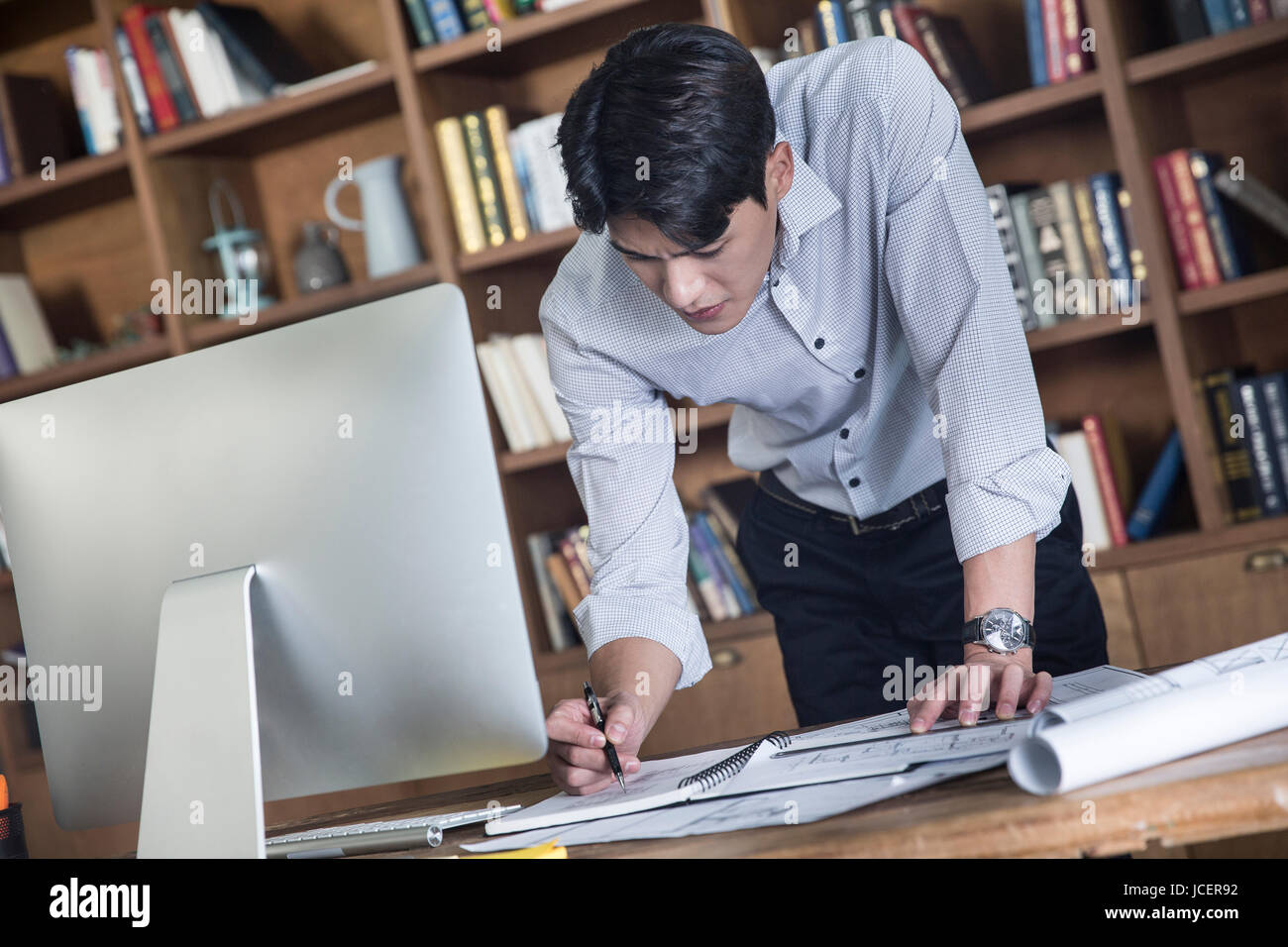 Architect working at office Banque D'Images