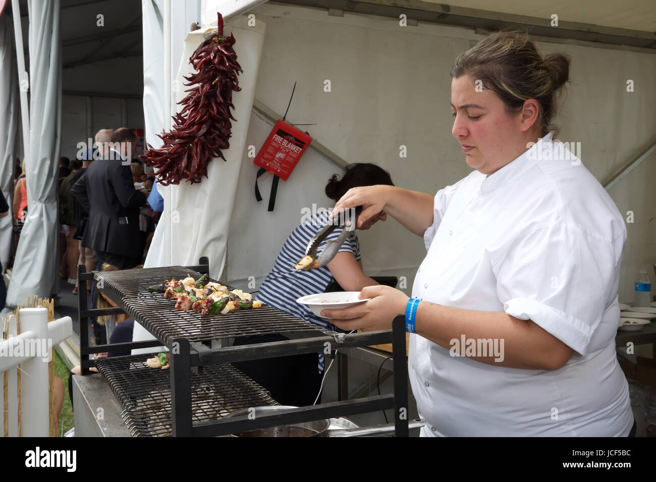 London,UK,15 juin 2017,Goût de Londres a lieu à Regents Park. Goût de Londres est la vitrine des meilleurs restaurants de la capitale, et les grands chefs de file de l'industrie des aliments et boissons marques. Un événement qui a lieu deux fois par année, il y a des démonstrations de cuisine ainsi que des masterclasses interactive. Il court jusqu'au 18 juin 2017©Keith Larby/Alamy Live News Banque D'Images