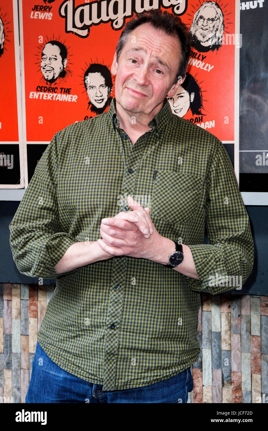 Londres, Royaume-Uni. 15 juin 2017. Paul Whitehouse arrive pour la première à mourir de rire le Prince Charles Cinema qui ouvre au public le 16 juin. Mourir de rire est un film sur les icônes de stand-up réalisé par Paul Toogood et Lloyd Stanton. Photo : Bettina Strenske/Alamy Live News Banque D'Images