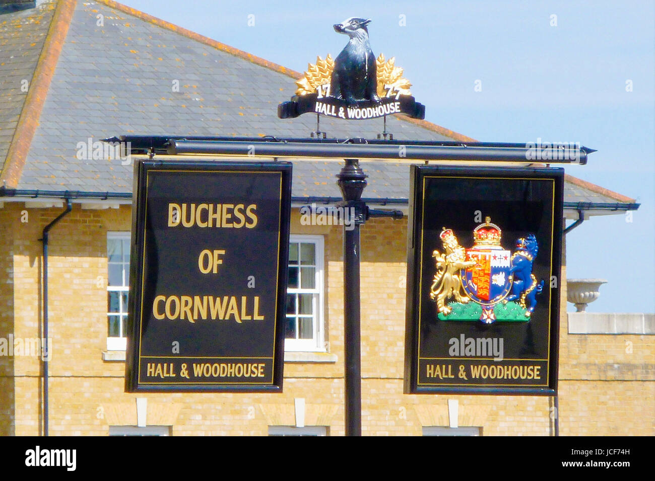 Dorchester, Royaume-Uni. 15 Juin, 2017. Une journée ensoleillée sur 'Reine Mère Carré' dans le Prince Charles's 2004/2005, Dorchester Crédit : Stuart fretwell/Alamy Live News Banque D'Images