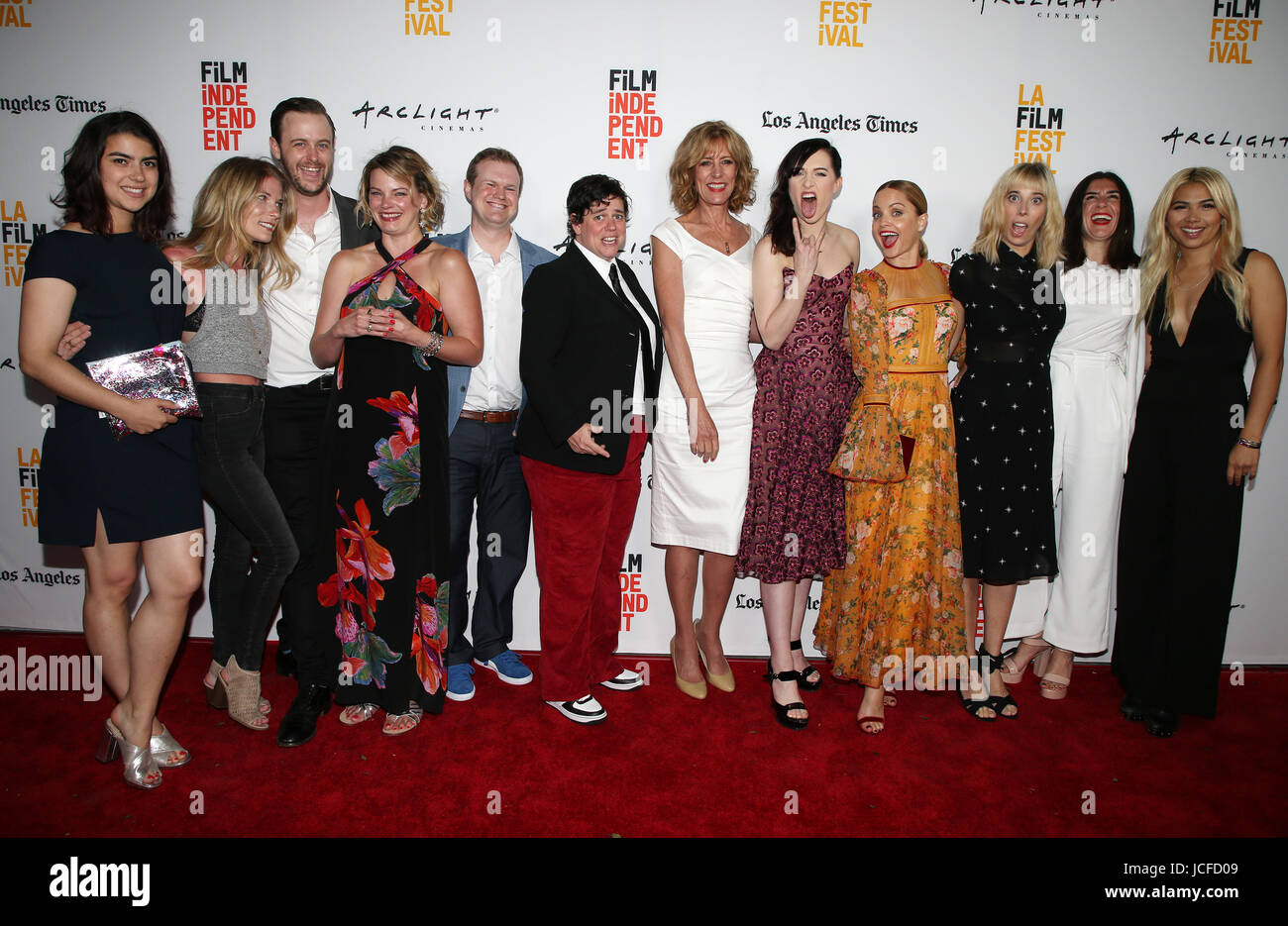 Culver City, Californie, USA. 15 Juin, 2017. CULVER CITY, CA le 15 juin, Daniel Morgan Powell, Kirsten Earl, Becky Drysdale, Christine Lahti, Lena Mena Suvari, Hall, Elizabeth Rohrbaugh, réduite, 2017 au Los Angeles Film Festival - Premiere de "Becks" à l'Arclight Cinemas Culver City, Californie, le 15 juin 2017. Credit : Faye Sadou/MediaPunch MediaPunch Crédit : Inc/Alamy Live News Banque D'Images