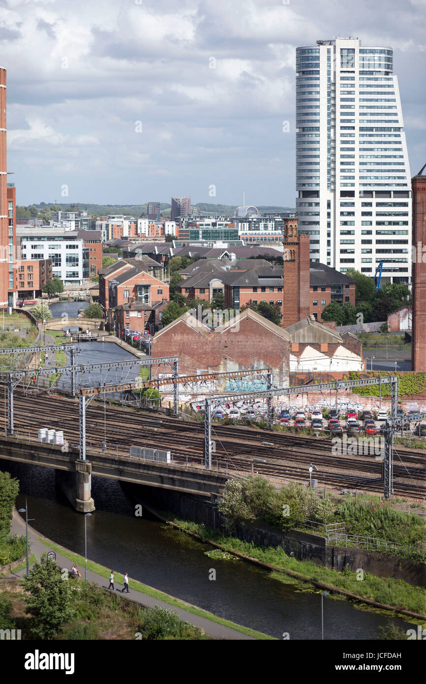 Lieu de Bridgewater, surnommé le Dalek, est un gratte-ciel résidentiel et bureaux à Leeds, West Yorkshire, Angleterre. C'est le plus grand bâtiment dans le Yorkshire, et a occupé ce record depuis être complété en septembre 2005. Il est visible à 25 milles (40 kilomètres) de la plupart des zones. Bien que le bâtiment le plus haut dans le Yorkshire, il n'est pas la structure la plus haute. Emley Moor tour de transmission, 13 miles au sud de Bridgewater Place, est plus grand et est la plus haute structure dans le Royaume-Uni. Credit : Moulin Images/Alamy Live News Banque D'Images