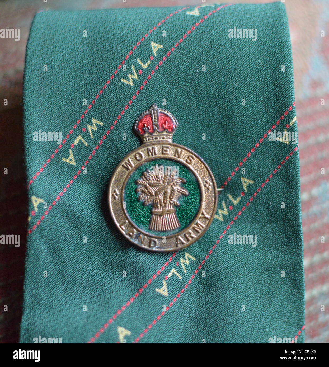 Women's Land Army insignia, WW2 Home Front Banque D'Images