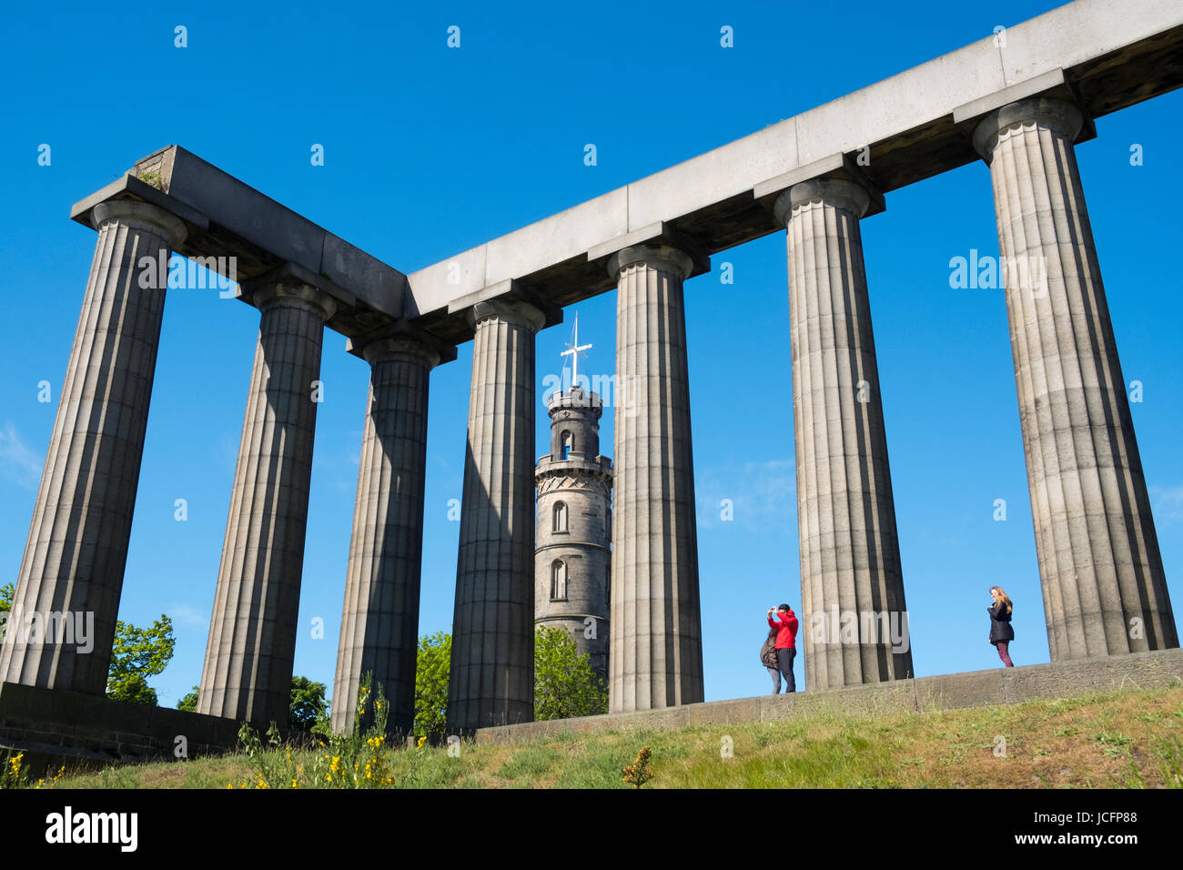 Le Nelson Monument et Monument National sur Calton Hill, à Édimbourg, Écosse, Royaume-Uni Banque D'Images