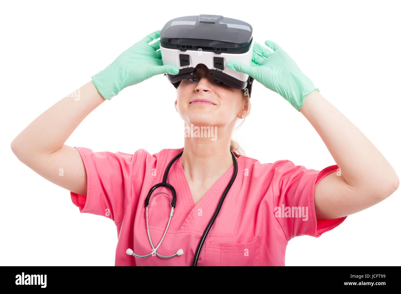 Infirmière à lunettes de réalité virtuelle sous l'isolé sur fond blanc Banque D'Images