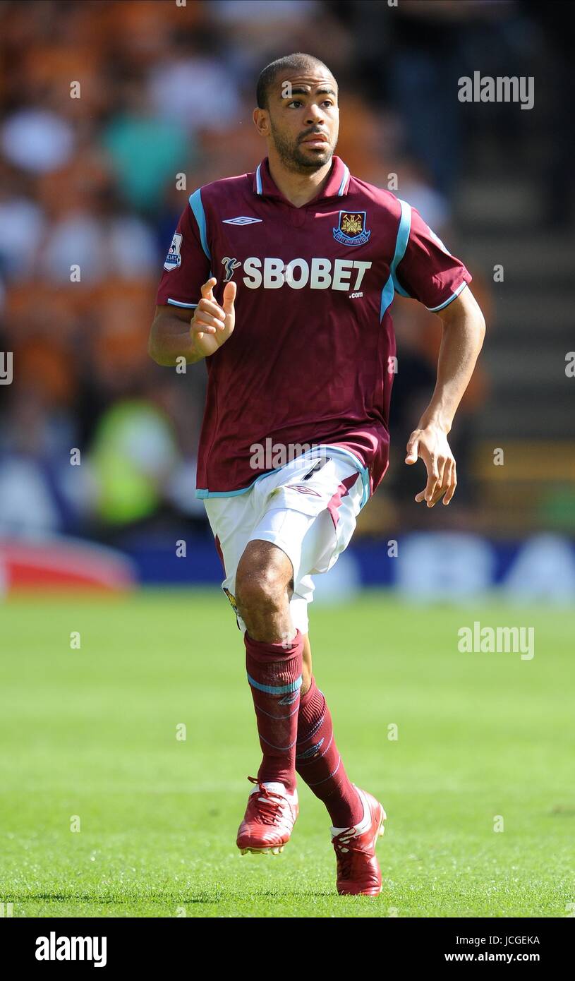 KIERON DYER West Ham United FC Wolverhampton Wanderers V WEST HAM MOLINEUX, WOLVERHAMPTON, Angleterre 15 août 2009 DIY99396 ATTENTION ! Cette photo ne peut être utilisée que pour les journaux et/ou à des fins d'édition de magazines. Ne peut être utilisé pour l'utilisation en ligne/Internet, ni pour les publications impliquant 1 joueur, 1 ou 1 Concours Club, sans l'autorisation écrite de Football DataCo Ltd. Pour toute question, veuillez communiquer avec le Football DataCo Ltd au  +44 (0) 207 864 9121 Banque D'Images