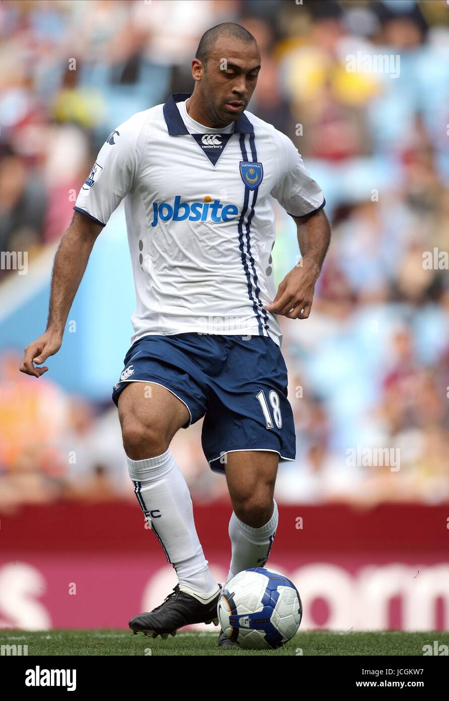 ANTHONY VANDEN BORRE PORTSMOUTH FC ASTON VILLA V PORTSMOUTH VILLA PARK, Aston, Birmingham, Angleterre 19 septembre 2009 DIZ102879 ATTENTION ! Cette photo ne peut être utilisée que pour les journaux et/ou à des fins d'édition de magazines. Ne peut être utilisé pour l'utilisation en ligne/Internet, ni pour les publications impliquant 1 joueur, 1 ou 1 Concours Club, sans l'autorisation écrite de Football DataCo Ltd. Pour toute question, veuillez communiquer avec le Football DataCo Ltd au  +44 (0) 207 864 9121 Banque D'Images