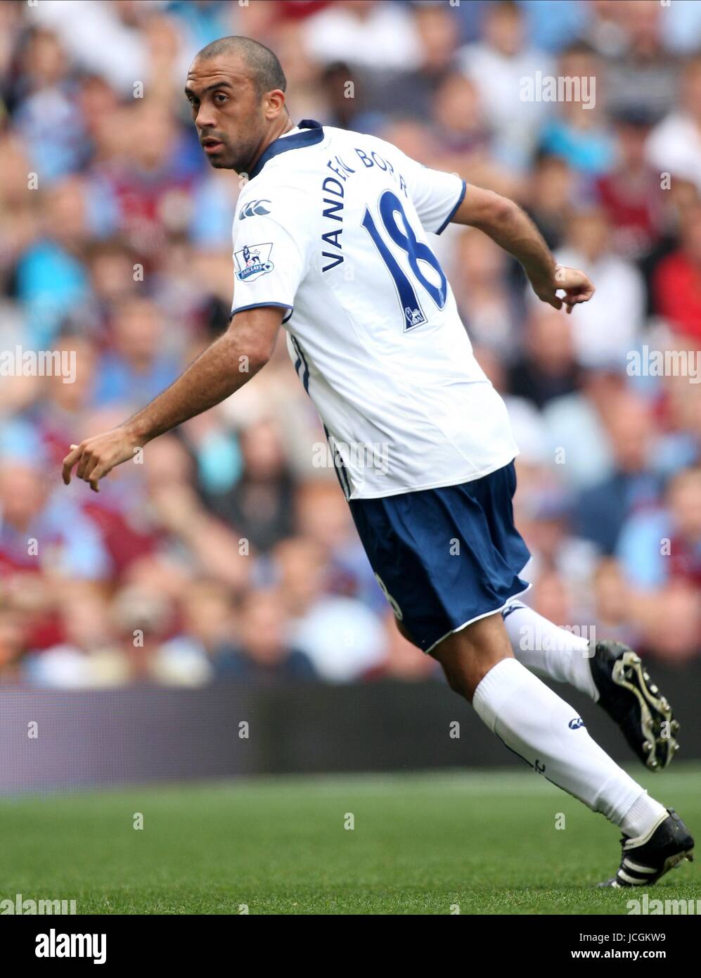 ANTHONY VANDEN BORRE PORTSMOUTH FC ASTON VILLA V PORTSMOUTH VILLA PARK, Aston, Birmingham, Angleterre 19 septembre 2009 DIZ102881 ATTENTION ! Cette photo ne peut être utilisée que pour les journaux et/ou à des fins d'édition de magazines. Ne peut être utilisé pour l'utilisation en ligne/Internet, ni pour les publications impliquant 1 joueur, 1 ou 1 Concours Club, sans l'autorisation écrite de Football DataCo Ltd. Pour toute question, veuillez communiquer avec le Football DataCo Ltd au  +44 (0) 207 864 9121 Banque D'Images