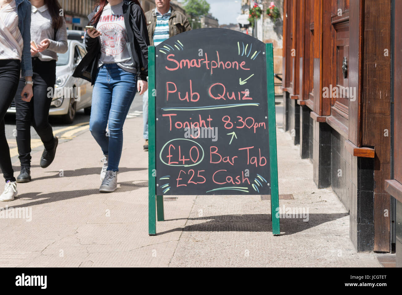 Quiz Pub Smartphone conseil publicité, Finnieston, Glasgow, Écosse, Royaume-Uni Banque D'Images